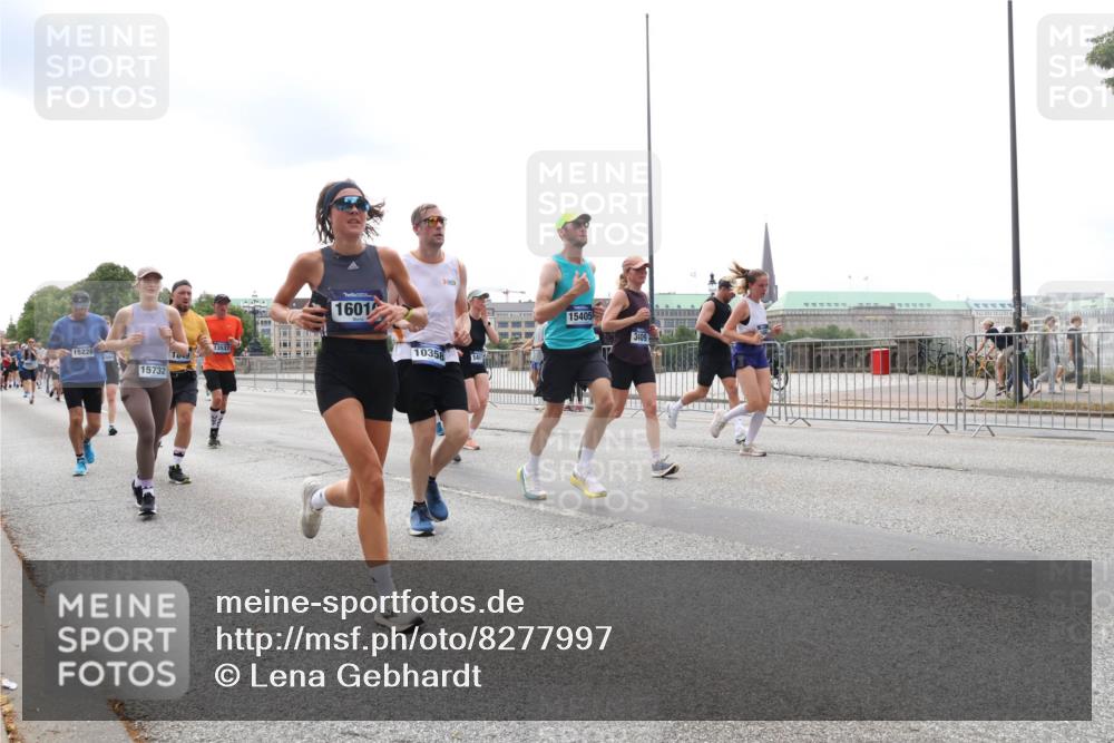 29.06.2025 - hella hamburg halbmarathon Lena Gebhardt http://msf.ph/oto/8277997 29.06.2025 10:35:11 Lombardsbrücke 15226, 15732, 10, 13537, 1601, 10358, 15405, 1284, 1497, 1717, 1821, 1849, 2198, 2355, 2376, 2751, 3130, 3409, 3828, 3958, 4564, 4703, 4704, 4884, 5027, 5531, 5793, 6029, 6189, 6310, 6335, 6365, 6379, 6397, 6471, 6803, 6859, 7020, 7267, 7299, 7927, 8249, 8296, 8369, 8567, 8793, 9122, 9248, 10358, 10393, 10464, 10531, 10565, 10606, 11122, 11233, 11245, 11320, 11359, 11565, 11646, 11838, 11839, 11886, 12019, 12062, 12236, 12326, 12382, 12764 meine-sportfotos.de