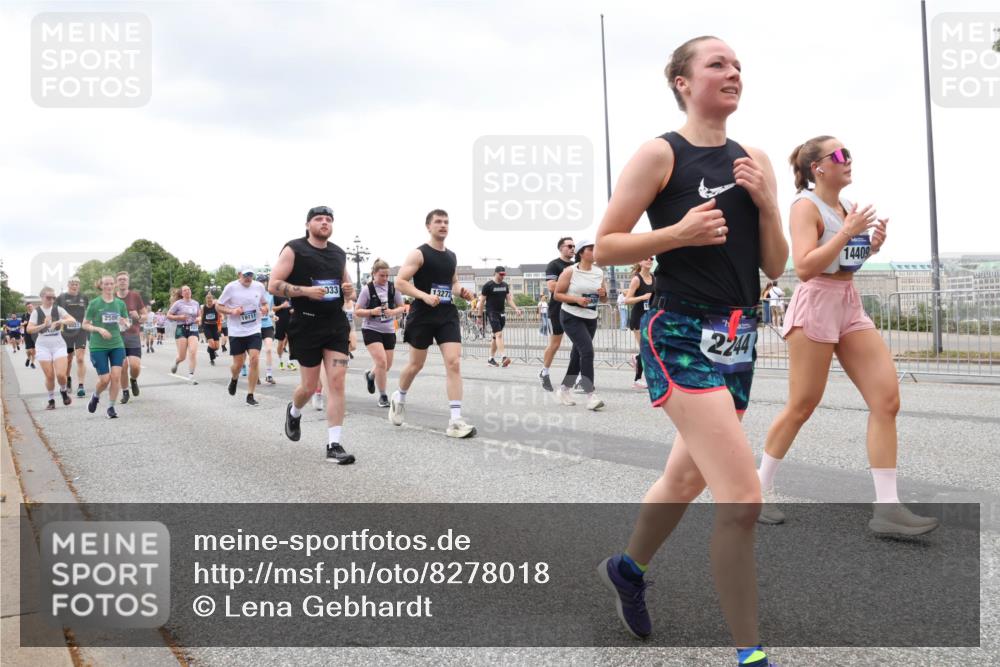 29.06.2025 - hella hamburg halbmarathon Lena Gebhardt http://msf.ph/oto/8278018 29.06.2025 10:54:49 Lombardsbrücke 2586, 19111, 033, 13272, 2244, 14409, 1198, 1949, 2084, 2244, 2532, 2566, 2586, 2632, 3002, 3274, 3761, 3795, 3857, 4191, 4192, 4720, 4971, 5185, 5216, 5392, 5500, 5727, 5882, 5933, 5993, 6023, 6279, 6839, 6982, 7238, 7986, 8012, 8186, 8801, 8803, 9130, 9521, 9596, 10109, 10331, 10471, 10686, 11033, 11226, 11287, 11567, 11569, 11788, 11908, 12147, 12148, 12240, 12268, 12270, 12930, 13272, 13283, 13548, 13944, 13945, 13979, 13980 meine-sportfotos.de