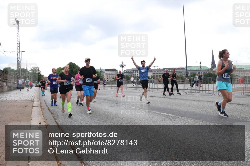 29.06.2025 - hella hamburg halbmarathon Lena Gebhardt http://msf.ph/oto/8278143 29.06.2025 10:46:28 Lombardsbrücke 1371, 1375, 1429, 1465, 1532, 1608, 1837, 1867, 1868, 1999, 2162, 2423, 2500, 2697, 2773, 2813, 2951, 3277, 3410, 3469, 3734, 4119, 4202, 4223, 4296, 4342, 4355, 4448, 4604, 5697, 5703, 5769, 5770, 5854, 5892, 6068, 6124, 6161, 6392, 7303, 7364, 7368, 7374, 7767, 7894, 7960, 7983, 8047, 8477, 8551, 8700, 9129, 9337, 9426, 9445, 9691, 10153, 10230, 11358, 11361, 11876, 11910, 12298, 12333, 12507, 12522, 13969, 14261, 15852, 16882, 16987 meine-sportfotos.de