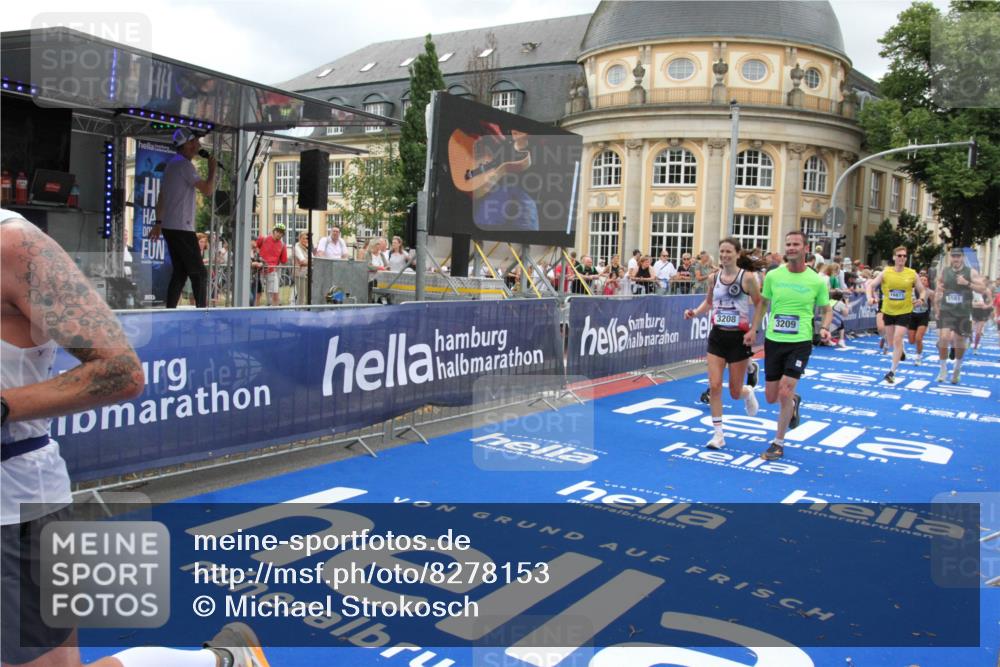 29.06.2025 - hella hamburg halbmarathon Michael Strokosch http://msf.ph/oto/8278153 29.06.2025 10:54:11 Ziel 1410, 3208, 3209, 3898, 5638, 6294, 6443, 6581, 8390, 9032, 9791, 11499, 12213, 12379, 13397, 13794, 15524, 16780, 16871 meine-sportfotos.de