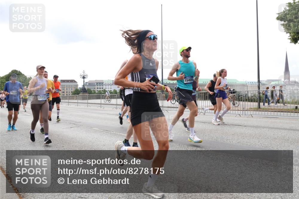 29.06.2025 - hella hamburg halbmarathon Lena Gebhardt http://msf.ph/oto/8278175 29.06.2025 10:35:11 Lombardsbrücke 15226, 15732, 15405, 1284, 1497, 1717, 1821, 1849, 2198, 2355, 2376, 2751, 3130, 3409, 3828, 3958, 4564, 4703, 4704, 4884, 5027, 5531, 5793, 6029, 6189, 6310, 6335, 6365, 6379, 6397, 6471, 6803, 6859, 7020, 7267, 7299, 7927, 8249, 8296, 8369, 8567, 8793, 9122, 9248, 10358, 10393, 10464, 10531, 10565, 10606, 11122, 11233, 11245, 11320, 11359, 11565, 11646, 11838, 11839, 11886, 12019, 12062, 12236, 12326, 12382, 12764 meine-sportfotos.de