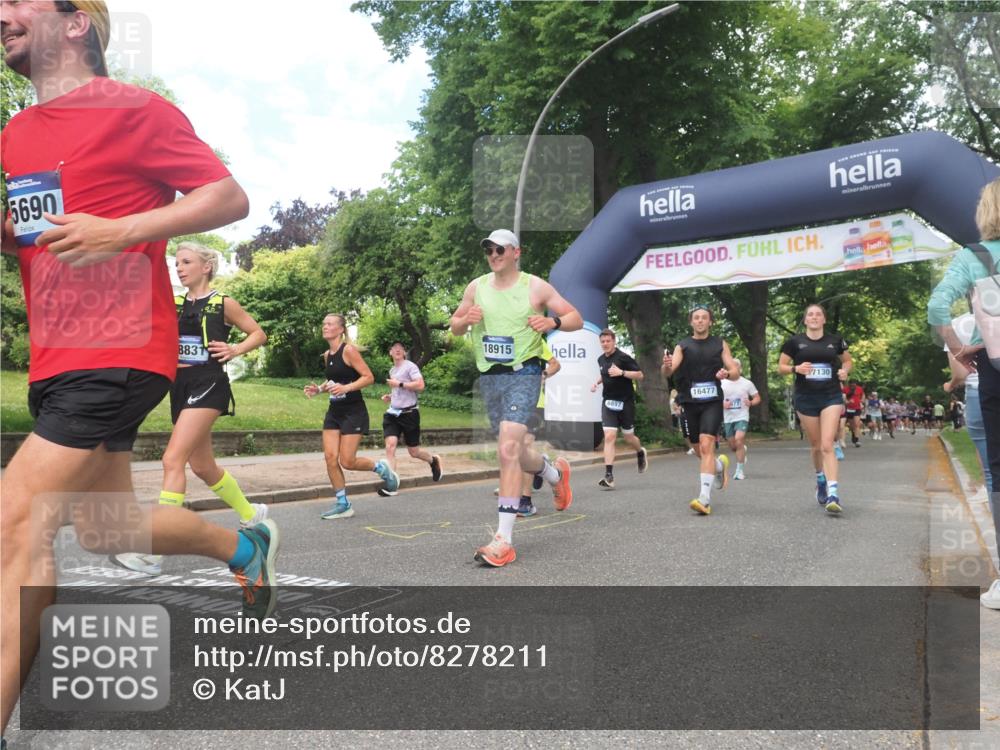 29.06.2025 - hella hamburg halbmarathon KatJ http://msf.ph/oto/8278211 29.06.2025 10:40:29 Zwischen KM18-KM19 1061, 1499, 1549, 2074, 4770, 6628, 6877, 6897 meine-sportfotos.de