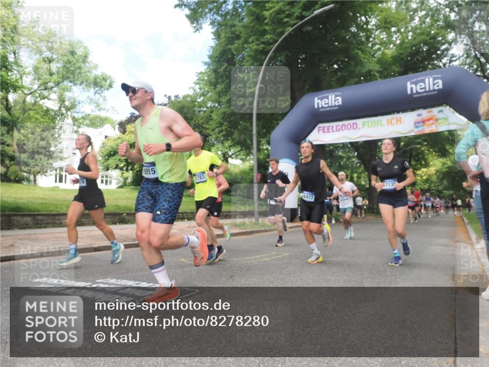 29.06.2025 - hella hamburg halbmarathon KatJ http://msf.ph/oto/8278280 29.06.2025 10:40:29 Zwischen KM18-KM19 1061, 1499, 1549, 2074, 4770, 6628, 6877, 6897 meine-sportfotos.de