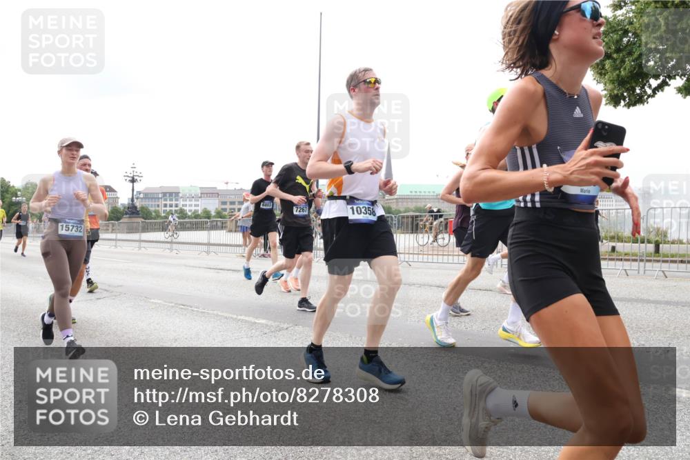 29.06.2025 - hella hamburg halbmarathon Lena Gebhardt http://msf.ph/oto/8278308 29.06.2025 10:35:12 Lombardsbrücke 15732, 6803, 7267, 10358, 1284, 1497, 1717, 1821, 1849, 2001, 2198, 2355, 2376, 2751, 3130, 3409, 3828, 3958, 4564, 4703, 4704, 4884, 4965, 5027, 5531, 5793, 6029, 6189, 6310, 6335, 6365, 6379, 6397, 6471, 6803, 6859, 7020, 7267, 7299, 7927, 8249, 8296, 8369, 8567, 8793, 9122, 9248, 10358, 10393, 10464, 10531, 10565, 10606, 11122, 11233, 11320, 11359, 11565, 11646, 11838, 11839, 11886, 12019, 12062, 12236, 12326, 12382, 12764 meine-sportfotos.de