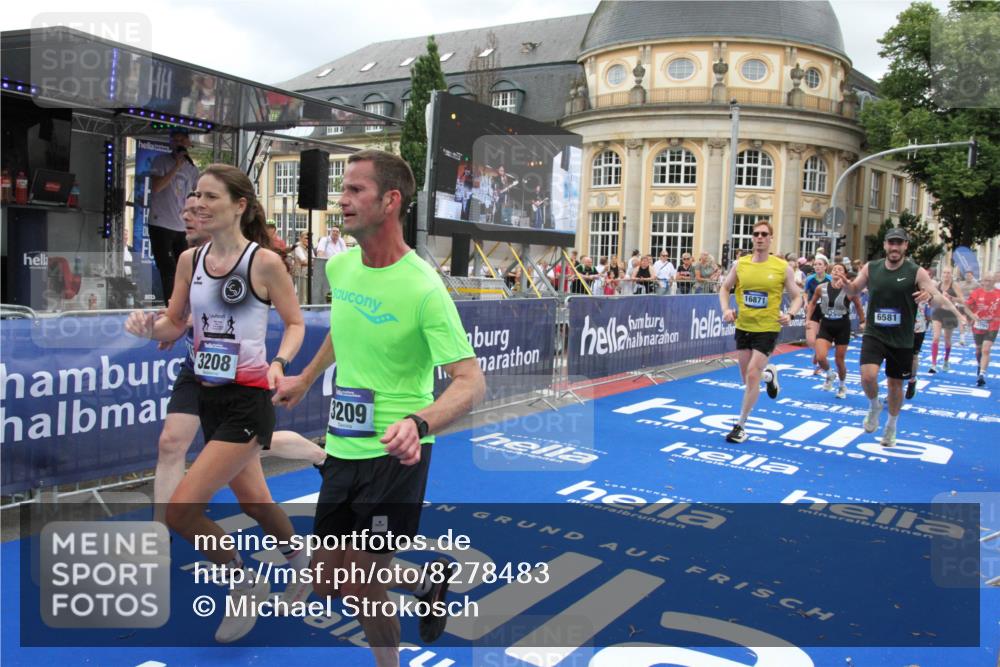 29.06.2025 - hella hamburg halbmarathon Michael Strokosch http://msf.ph/oto/8278483 29.06.2025 10:54:12 Ziel 1410, 3208, 3209, 3898, 5638, 6294, 6443, 6581, 8390, 9791, 11499, 12213, 12379, 13397, 13794, 15169, 15524, 16780, 16871 meine-sportfotos.de