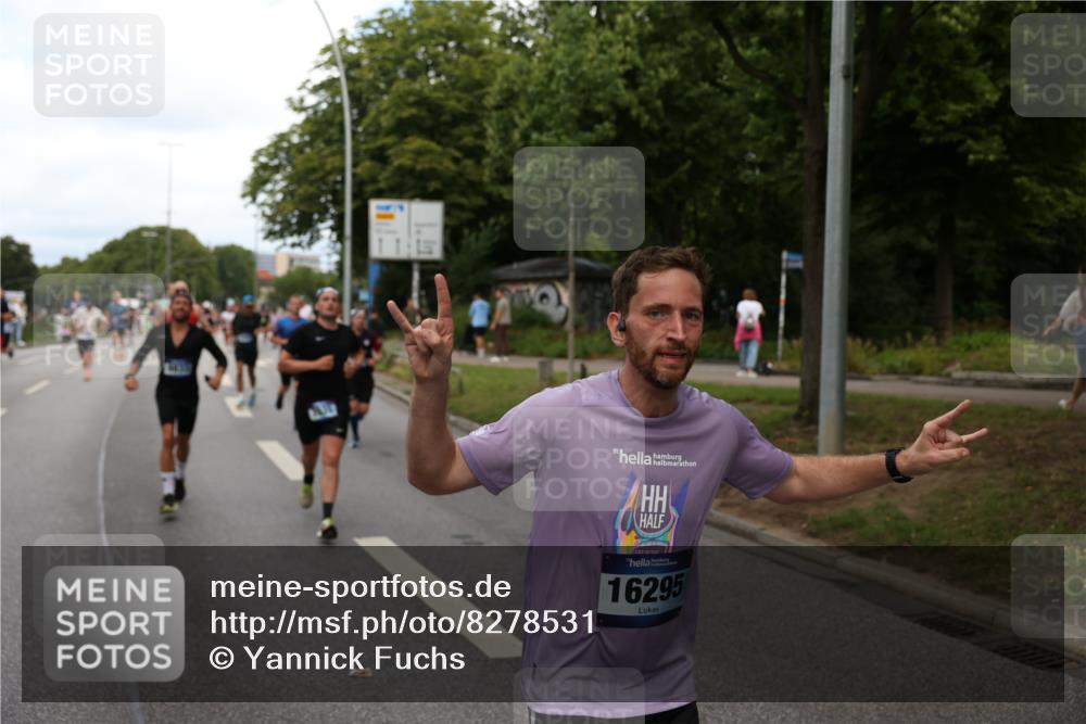 29.06.2025 - hella hamburg halbmarathon Yannick Fuchs http://msf.ph/oto/8278531 29.06.2025 10:37:19 20KM 1353, 1675, 1735, 2653, 4229, 4235, 5011, 5124, 5477, 7035, 7448, 7734, 7865, 9364, 9371, 9534, 9833, 10216, 10469, 11907, 12839, 13746, 14226, 14447, 14560, 14813, 15255, 15297, 15301, 15328, 15535, 15851, 16295, 16333, 16677, 17000, 17177, 17733, 17911, 18004, 18275, 18304, 18632, 18659, 18680, 18987 meine-sportfotos.de