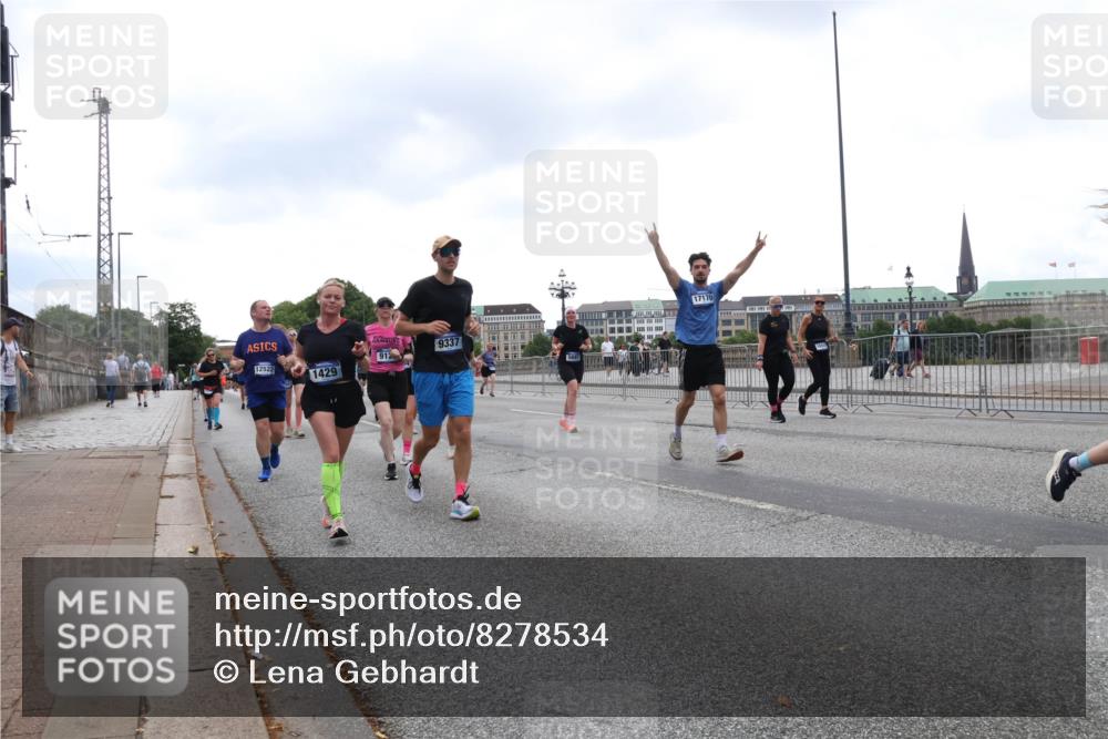 29.06.2025 - hella hamburg halbmarathon Lena Gebhardt http://msf.ph/oto/8278534 29.06.2025 10:46:28 Lombardsbrücke 1371, 1375, 1429, 1465, 1532, 1608, 1837, 1867, 1868, 1999, 2162, 2423, 2500, 2697, 2773, 2813, 2951, 3277, 3410, 3469, 3734, 4119, 4202, 4223, 4296, 4342, 4355, 4448, 4604, 5697, 5703, 5769, 5770, 5854, 5892, 6068, 6124, 6161, 6392, 7303, 7364, 7368, 7374, 7767, 7894, 7960, 7983, 8047, 8477, 8551, 8700, 9129, 9337, 9426, 9445, 9691, 10153, 10230, 11358, 11361, 11876, 11910, 12298, 12333, 12507, 12522, 13969, 14261, 15852, 16882, 16987 meine-sportfotos.de