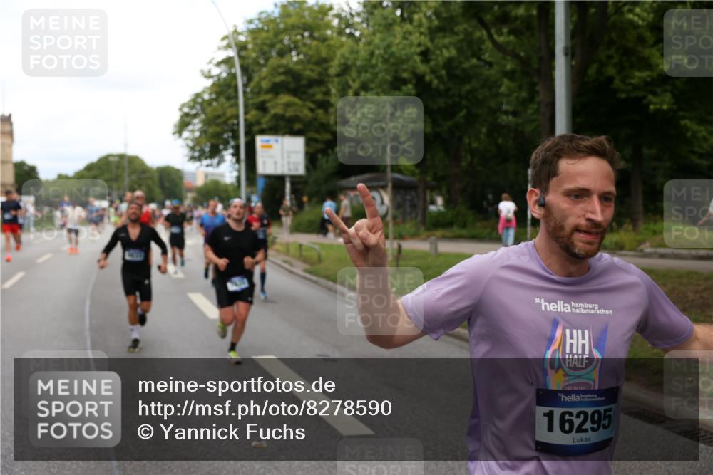 29.06.2025 - hella hamburg halbmarathon Yannick Fuchs http://msf.ph/oto/8278590 29.06.2025 10:37:19 20KM 1353, 1675, 1735, 2653, 4229, 4235, 5011, 5124, 5477, 7035, 7448, 7734, 7865, 9364, 9371, 9534, 9833, 10216, 10469, 11907, 12839, 13746, 14226, 14447, 14560, 14813, 15255, 15297, 15301, 15328, 15535, 15851, 16295, 16333, 16677, 17000, 17177, 17733, 17911, 18004, 18275, 18304, 18632, 18659, 18680, 18987 meine-sportfotos.de