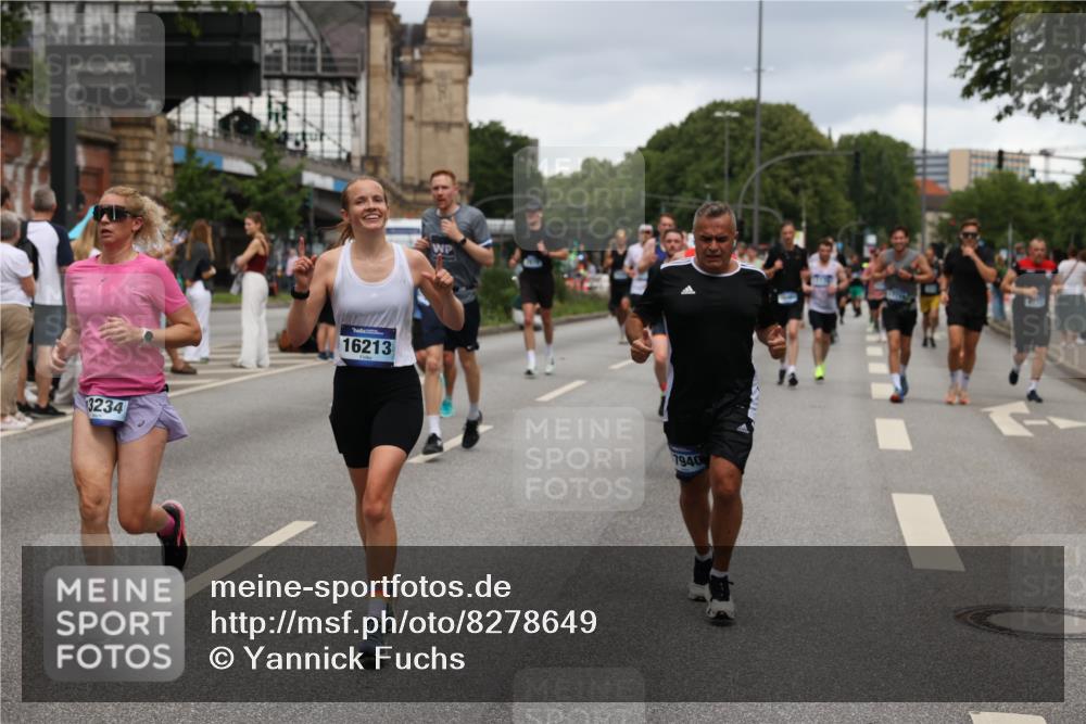 29.06.2025 - hella hamburg halbmarathon Yannick Fuchs http://msf.ph/oto/8278649 29.06.2025 10:49:33 20KM 1120, 1143, 1179, 1193, 1834, 2612, 3037, 3058, 3668, 4249, 4897, 5643, 5672, 6569, 6591, 6924, 7147, 7221, 7594, 7976, 8255, 8573, 8691, 9361, 9562, 10582, 11039, 11231, 12248, 12544, 12545, 13234, 13236, 13470, 14365, 15184, 15300, 15484, 15584, 15818, 15884, 16108, 16176, 16213, 16334, 16401, 16521, 16609, 16786, 17133, 17259, 17603, 17615, 17640, 17642, 17734, 17940, 18064, 18290, 18741, 18746, 18835, 19047, 19120 meine-sportfotos.de
