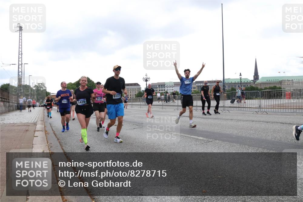 29.06.2025 - hella hamburg halbmarathon Lena Gebhardt http://msf.ph/oto/8278715 29.06.2025 10:46:28 Lombardsbrücke 1371, 1375, 1429, 1465, 1532, 1608, 1837, 1867, 1868, 1999, 2162, 2423, 2500, 2697, 2773, 2813, 2951, 3277, 3410, 3469, 3734, 4119, 4202, 4223, 4296, 4342, 4355, 4448, 4604, 5697, 5703, 5769, 5770, 5854, 5892, 6068, 6124, 6161, 6392, 7303, 7364, 7368, 7374, 7767, 7894, 7960, 7983, 8047, 8477, 8551, 8700, 9129, 9337, 9426, 9445, 9691, 10153, 10230, 11358, 11361, 11876, 11910, 12298, 12333, 12507, 12522, 13969, 14261, 15852, 16882, 16987 meine-sportfotos.de