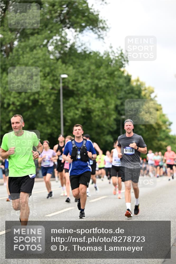 29.06.2025 - hella hamburg halbmarathon Dr. Thomas Lammeyer http://msf.ph/oto/8278723 29.06.2025 10:36:43 Kennedybrücke 1237, 1640, 1647, 2268, 3022, 3660, 3670, 3753, 4857, 5110, 5783, 5871, 5941, 6228, 6252, 6312, 6315, 6642, 7387, 7468, 7531, 7749, 7789, 8625, 8840, 8914, 9010, 9188, 9206, 9542, 9765, 10013, 10111, 10203, 10354, 10470, 10624, 10828, 11076, 11205, 11248 meine-sportfotos.de