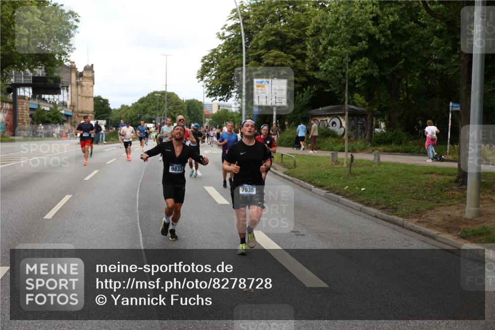 29.06.2025 - hella hamburg halbmarathon Yannick Fuchs http://msf.ph/oto/8278728 29.06.2025 10:37:20 20KM 1353, 1675, 1735, 2653, 4229, 4235, 5011, 5124, 5477, 7035, 7448, 7734, 9364, 9371, 9534, 9833, 10469, 11177, 11907, 12839, 13746, 14226, 14447, 14560, 14813, 15255, 15297, 15301, 15328, 15535, 15851, 16295, 16333, 16677, 17177, 17733, 17911, 18004, 18275, 18304, 18632, 18659, 18680, 18987 meine-sportfotos.de