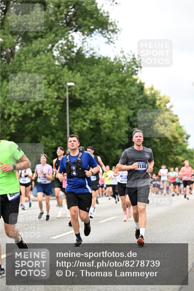 29.06.2025 - hella hamburg halbmarathon Dr. Thomas Lammeyer http://msf.ph/oto/8278739 29.06.2025 10:36:43 Kennedybrücke 1237, 1640, 1647, 2268, 3022, 3660, 3670, 3753, 4857, 5110, 5783, 5871, 5941, 6228, 6252, 6312, 6315, 6642, 7387, 7468, 7531, 7749, 7789, 8625, 8840, 8914, 9010, 9188, 9206, 9542, 9765, 10013, 10111, 10203, 10354, 10470, 10624, 10828, 11076, 11205, 11248 meine-sportfotos.de