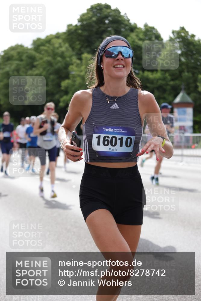 29.06.2025 - hella hamburg halbmarathon Jannik Wohlers http://msf.ph/oto/8278742 29.06.2025 10:34:47 Lombardsbrücke 1284, 1497, 1717, 1849, 2198, 2376, 2751, 3409, 3828, 3958, 4564, 5027, 5531, 6029, 6189, 6397, 6471, 6803, 7267, 7927, 8296, 10358, 10531, 11233, 11320, 11359, 11565, 11886, 12062, 12338, 12625, 13414, 13537, 13539, 13623, 13829, 14392, 14735, 15211, 15226, 15405, 15488, 15601, 15704, 15732, 15783, 16002, 16010, 16431, 16778, 16860, 17344, 17526, 17690, 17749, 18054, 18375, 18823, 19061 meine-sportfotos.de