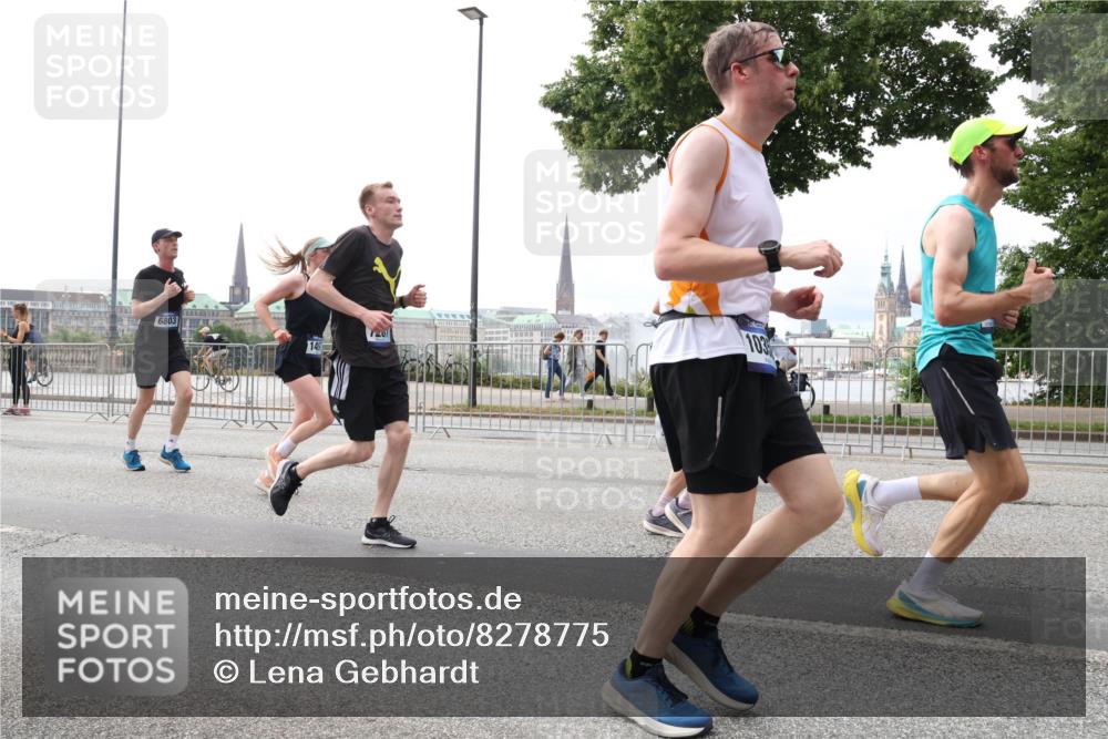 29.06.2025 - hella hamburg halbmarathon Lena Gebhardt http://msf.ph/oto/8278775 29.06.2025 10:35:12 Lombardsbrücke 6803, 103, 1284, 1497, 1717, 1821, 1849, 2001, 2198, 2355, 2376, 2751, 3130, 3409, 3828, 3958, 4564, 4703, 4704, 4884, 4965, 5027, 5531, 5793, 6029, 6189, 6310, 6335, 6365, 6379, 6397, 6471, 6803, 6859, 7020, 7267, 7299, 7927, 8249, 8296, 8369, 8567, 8793, 9122, 9248, 10358, 10393, 10464, 10531, 10565, 10606, 11122, 11233, 11320, 11359, 11565, 11646, 11838, 11839, 11886, 12019, 12062, 12236, 12326, 12382, 12764 meine-sportfotos.de