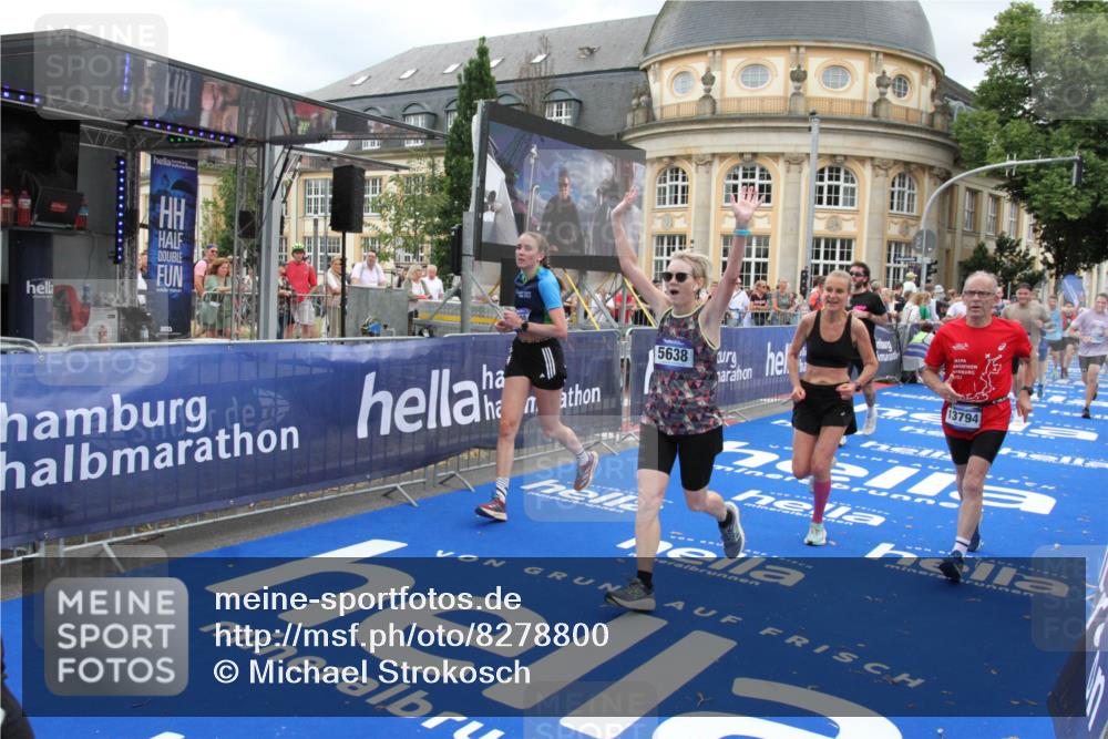 29.06.2025 - hella hamburg halbmarathon Michael Strokosch http://msf.ph/oto/8278800 29.06.2025 10:54:14 Ziel 1410, 3177, 3208, 3209, 3898, 5638, 6082, 6084, 6294, 6443, 6581, 8390, 9791, 12213, 13033, 13397, 13794, 15169, 15524, 16780, 16871 meine-sportfotos.de