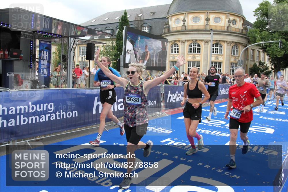 29.06.2025 - hella hamburg halbmarathon Michael Strokosch http://msf.ph/oto/8278858 29.06.2025 10:54:15 Ziel 3103, 3177, 3861, 3898, 5638, 6082, 6084, 6294, 6443, 6581, 7274, 8390, 9791, 12213, 13033, 13397, 13794, 15169, 15524, 16527, 16780, 16871 meine-sportfotos.de