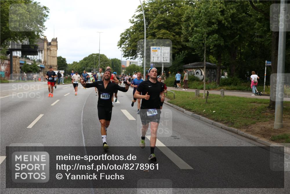29.06.2025 - hella hamburg halbmarathon Yannick Fuchs http://msf.ph/oto/8278961 29.06.2025 10:37:20 20KM 1353, 1675, 1735, 2653, 4229, 4235, 5011, 5124, 5477, 7035, 7448, 7734, 9364, 9371, 9534, 9833, 10469, 11177, 11907, 12839, 13746, 14226, 14447, 14560, 14813, 15255, 15297, 15301, 15328, 15535, 15851, 16295, 16333, 16677, 17177, 17733, 17911, 18004, 18275, 18304, 18632, 18659, 18680, 18987 meine-sportfotos.de