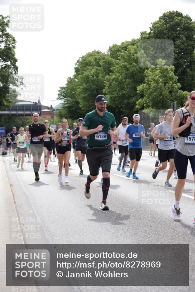 29.06.2025 - hella hamburg halbmarathon Jannik Wohlers http://msf.ph/oto/8278969 29.06.2025 10:34:48 Lombardsbrücke 1284, 1497, 1717, 1849, 2198, 2376, 2751, 3409, 3828, 3958, 4564, 5027, 5531, 6029, 6189, 6471, 6803, 6859, 7267, 7927, 8296, 10358, 10531, 11233, 11320, 11359, 11565, 11886, 12062, 12326, 12338, 12625, 13414, 13537, 13539, 13623, 13829, 14392, 14735, 15211, 15226, 15405, 15601, 15704, 15732, 15783, 16002, 16010, 16431, 16690, 16778, 16860, 17344, 17526, 17690, 17749, 18054, 18375, 18823, 19061 meine-sportfotos.de