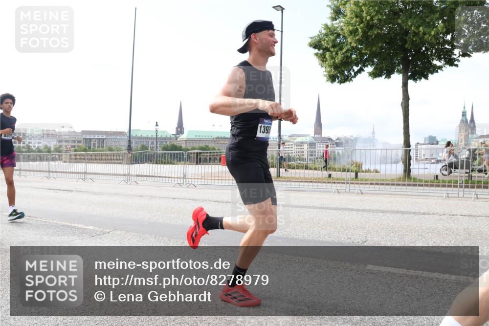 29.06.2025 - hella hamburg halbmarathon Lena Gebhardt http://msf.ph/oto/8278979 29.06.2025 10:11:33 Lombardsbrücke 1328, 1531, 1723, 1866, 1992, 3363, 3837, 4227, 5254, 5379, 5605, 7271, 7571, 8115, 8171, 8206, 8207, 8368, 8561, 8807, 8810, 9119, 9428, 10196, 10372, 10428, 11149, 11321, 11507, 11755, 12286, 12473, 13177, 13203, 13603, 13939, 14008, 14022, 14149, 14384, 15009, 15252, 15797, 15908, 15945, 16383, 17080, 17142, 17638, 17774, 17787, 17866, 18278, 18382, 19172, 19241 meine-sportfotos.de
