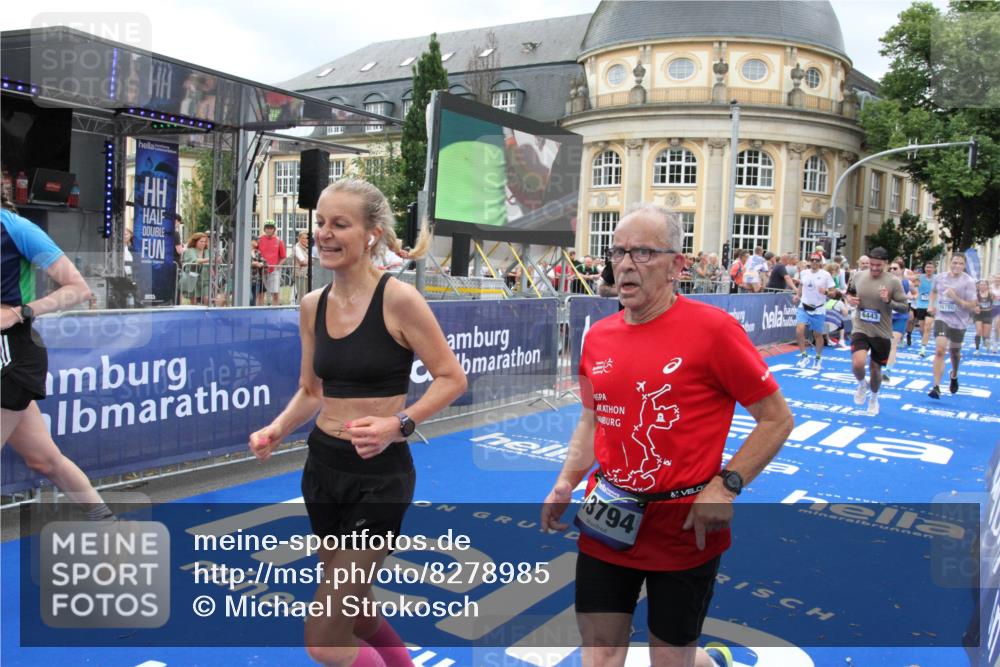 29.06.2025 - hella hamburg halbmarathon Michael Strokosch http://msf.ph/oto/8278985 29.06.2025 10:54:16 Ziel 3103, 3177, 3861, 3898, 5638, 6082, 6084, 6294, 6443, 7274, 8223, 8390, 9791, 12213, 13033, 13397, 13794, 15169, 15524, 16527, 16780, 17087 meine-sportfotos.de