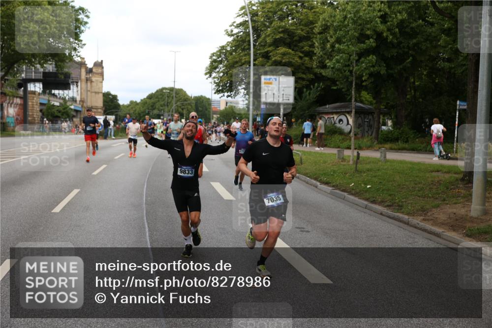 29.06.2025 - hella hamburg halbmarathon Yannick Fuchs http://msf.ph/oto/8278986 29.06.2025 10:37:20 20KM 1353, 1675, 1735, 2653, 4229, 4235, 5011, 5124, 5477, 7035, 7448, 7734, 9364, 9371, 9534, 9833, 10469, 11177, 11907, 12839, 13746, 14226, 14447, 14560, 14813, 15255, 15297, 15301, 15328, 15535, 15851, 16295, 16333, 16677, 17177, 17733, 17911, 18004, 18275, 18304, 18632, 18659, 18680, 18987 meine-sportfotos.de