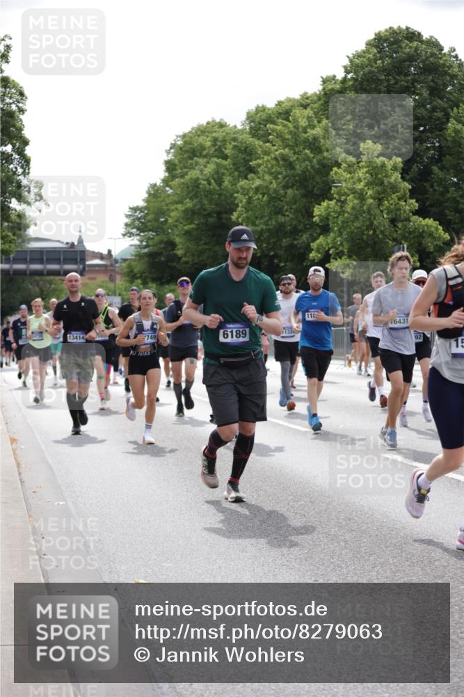 29.06.2025 - hella hamburg halbmarathon Jannik Wohlers http://msf.ph/oto/8279063 29.06.2025 10:34:49 Lombardsbrücke 1284, 1497, 1717, 1849, 2198, 2376, 2751, 3409, 3828, 3958, 4564, 5027, 5531, 6029, 6189, 6365, 6471, 6803, 6859, 7267, 7927, 8296, 10358, 10393, 10531, 11233, 11320, 11359, 11565, 11886, 12062, 12326, 12338, 12625, 13414, 13537, 13539, 13623, 13829, 14392, 14735, 15211, 15226, 15405, 15601, 15704, 15783, 16002, 16010, 16431, 16690, 16778, 16860, 17344, 17526, 17690, 17749, 17935, 18054, 18375, 18823, 19061 meine-sportfotos.de