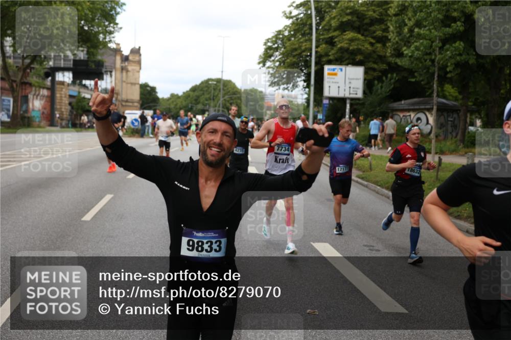 29.06.2025 - hella hamburg halbmarathon Yannick Fuchs http://msf.ph/oto/8279070 29.06.2025 10:37:21 20KM 1353, 1675, 1735, 2653, 4229, 4235, 5011, 5124, 5477, 7035, 7734, 9364, 9371, 9534, 9833, 11177, 11907, 12839, 13746, 14226, 14447, 14560, 14813, 15255, 15297, 15301, 15328, 15535, 15851, 15921, 16333, 16677, 17177, 17733, 17911, 18004, 18275, 18304, 18632, 18659, 18680, 18987 meine-sportfotos.de