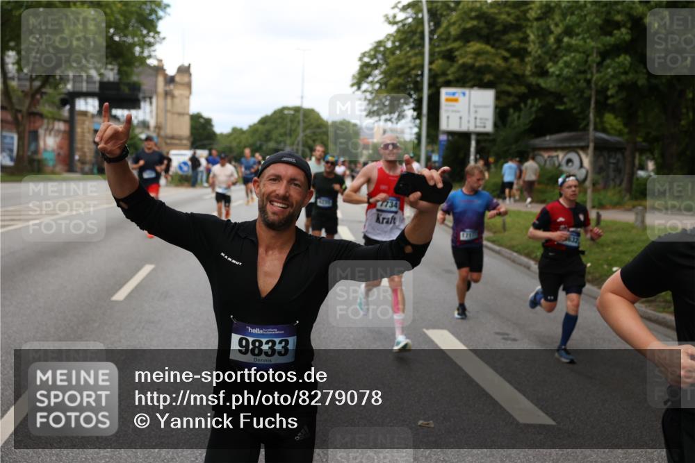 29.06.2025 - hella hamburg halbmarathon Yannick Fuchs http://msf.ph/oto/8279078 29.06.2025 10:37:21 20KM 1353, 1675, 1735, 2653, 4229, 4235, 5011, 5124, 5477, 7035, 7734, 9364, 9371, 9534, 9833, 11177, 11907, 12839, 13746, 14226, 14447, 14560, 14813, 15255, 15297, 15301, 15328, 15535, 15851, 15921, 16333, 16677, 17177, 17733, 17911, 18004, 18275, 18304, 18632, 18659, 18680, 18987 meine-sportfotos.de