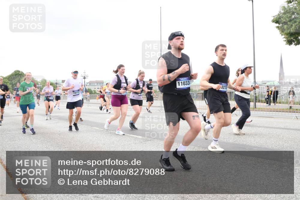 29.06.2025 - hella hamburg halbmarathon Lena Gebhardt http://msf.ph/oto/8279088 29.06.2025 10:54:51 Lombardsbrücke 21, 19111, 5733, 11033, 3272, 1198, 1949, 2084, 2244, 2532, 2566, 2586, 2632, 3002, 3274, 3761, 3795, 3857, 4191, 4192, 4971, 5185, 5216, 5392, 5500, 5727, 5882, 5933, 5993, 6023, 6279, 6839, 6944, 6982, 7238, 7986, 8012, 8186, 9130, 9521, 9596, 10109, 10331, 10471, 10686, 11033, 11226, 11287, 11567, 11569, 11737, 11788, 11908, 12147, 12148, 12240, 12268, 12270, 12930, 13272, 13283, 13548, 13944, 13945, 13979, 13980, 14515 meine-sportfotos.de