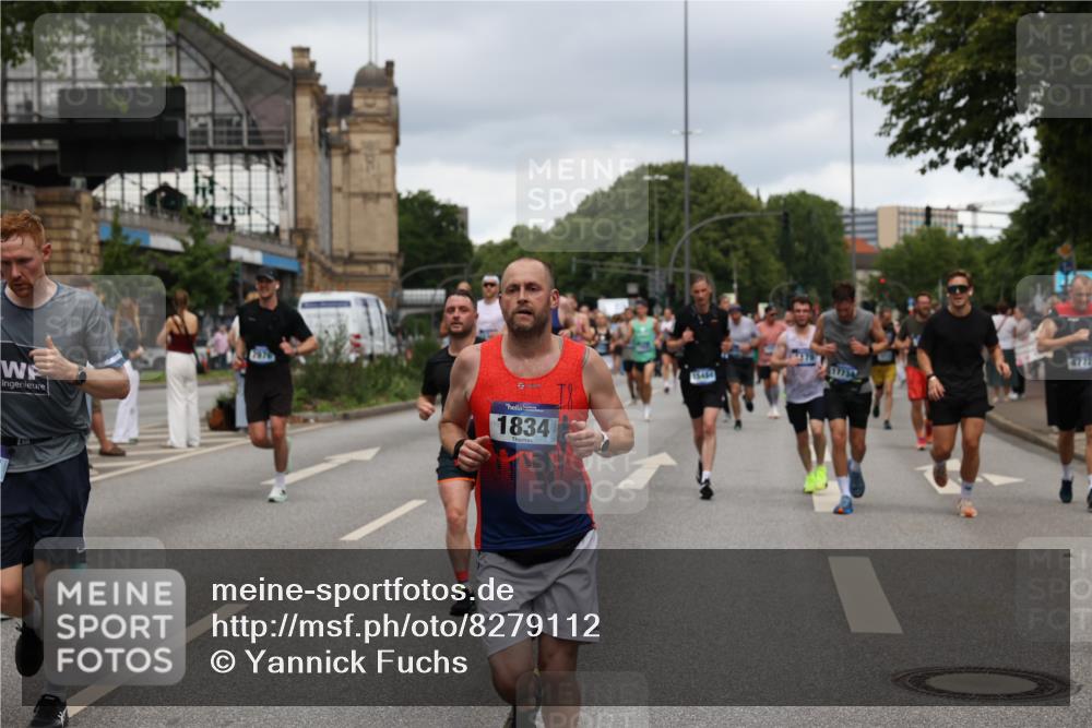29.06.2025 - hella hamburg halbmarathon Yannick Fuchs http://msf.ph/oto/8279112 29.06.2025 10:49:36 20KM 1179, 1193, 1834, 2612, 3037, 3058, 3668, 4249, 4897, 5643, 5672, 6569, 6591, 6924, 7147, 7221, 7594, 7976, 8255, 8573, 8691, 9361, 9562, 10582, 11039, 11231, 12196, 12248, 12545, 13234, 13236, 13470, 14365, 15184, 15300, 15484, 15584, 15818, 15884, 16108, 16176, 16213, 16334, 16401, 16521, 16609, 16786, 17133, 17259, 17603, 17615, 17640, 17642, 17734, 17940, 18064, 18212, 18290, 18741, 18746, 18835, 19047, 19120 meine-sportfotos.de