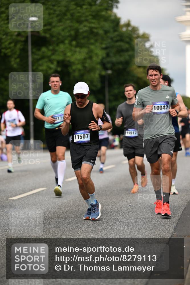 29.06.2025 - hella hamburg halbmarathon Dr. Thomas Lammeyer http://msf.ph/oto/8279113 29.06.2025 10:15:43 Kennedybrücke 1062, 1166, 1790, 2661, 3837, 4227, 5254, 7370, 7474, 7571, 8368, 9254, 10042, 10428 meine-sportfotos.de