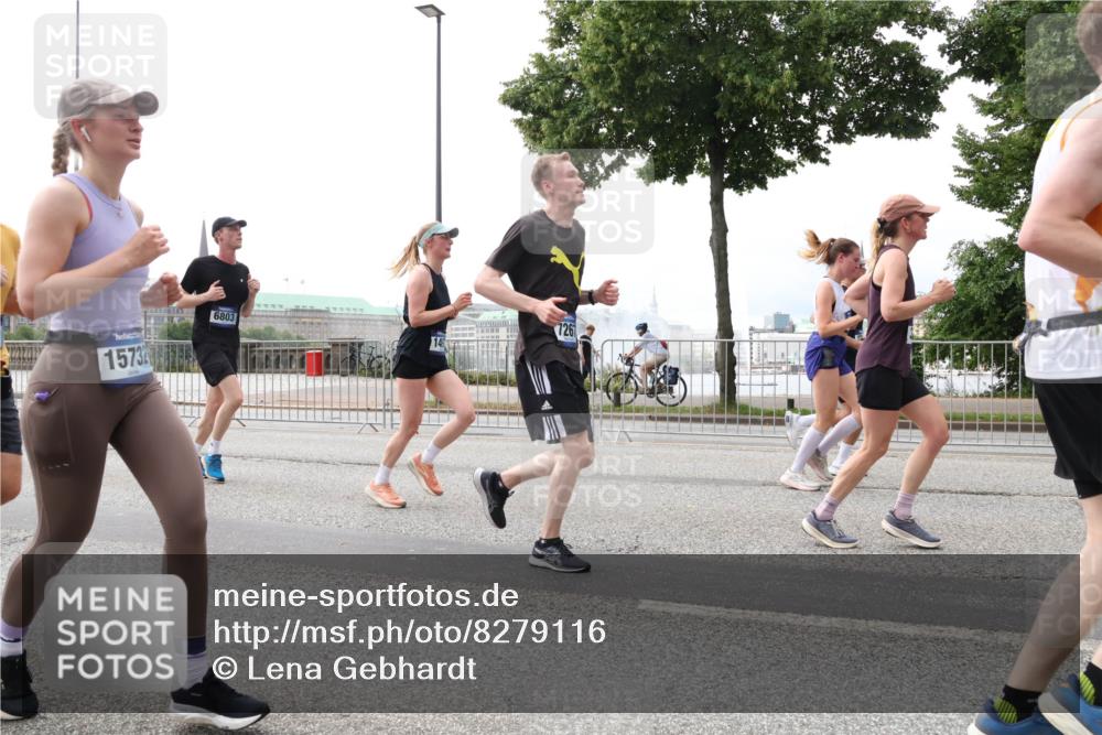 29.06.2025 - hella hamburg halbmarathon Lena Gebhardt http://msf.ph/oto/8279116 29.06.2025 10:35:13 Lombardsbrücke 1573, 6803, 726, 1284, 1497, 1717, 1821, 1849, 2001, 2198, 2355, 2376, 2751, 3130, 3409, 3828, 3958, 4333, 4564, 4703, 4704, 4884, 4965, 5027, 5531, 5793, 6029, 6189, 6310, 6335, 6365, 6379, 6397, 6471, 6746, 6803, 6859, 7020, 7267, 7299, 7927, 8249, 8296, 8369, 8567, 8793, 9122, 9248, 9470, 10358, 10393, 10464, 10531, 10565, 10606, 11122, 11233, 11320, 11359, 11565, 11646, 11838, 11839, 11886, 12019, 12062, 12236, 12326, 12382, 12764 meine-sportfotos.de