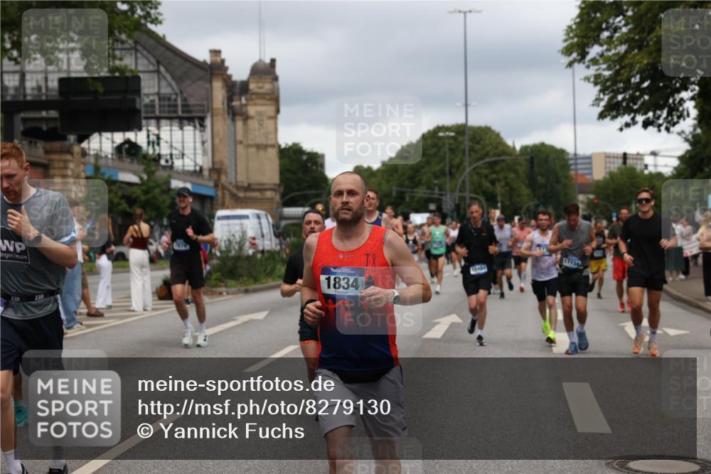 29.06.2025 - hella hamburg halbmarathon Yannick Fuchs http://msf.ph/oto/8279130 29.06.2025 10:49:36 20KM 1179, 1193, 1834, 2612, 3037, 3058, 3668, 4249, 4897, 5643, 5672, 6569, 6591, 6924, 7147, 7221, 7594, 7976, 8255, 8573, 8691, 9361, 9562, 10582, 11039, 11231, 12196, 12248, 12545, 13234, 13236, 13470, 14365, 15184, 15300, 15484, 15584, 15818, 15884, 16108, 16176, 16213, 16334, 16401, 16521, 16609, 16786, 17133, 17259, 17603, 17615, 17640, 17642, 17734, 17940, 18064, 18212, 18290, 18741, 18746, 18835, 19047, 19120 meine-sportfotos.de