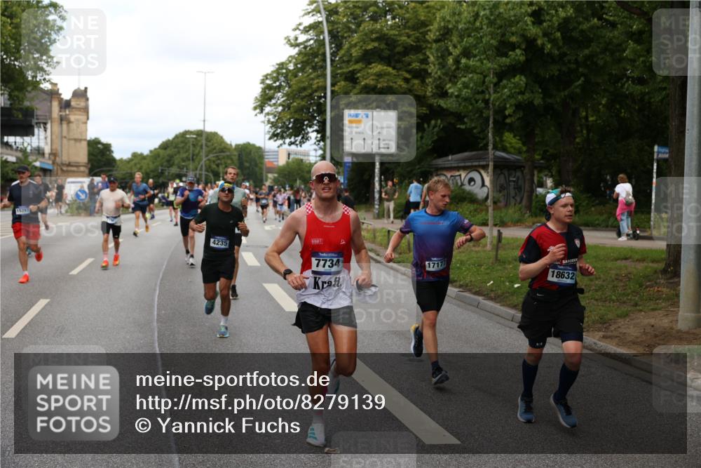 29.06.2025 - hella hamburg halbmarathon Yannick Fuchs http://msf.ph/oto/8279139 29.06.2025 10:37:21 20KM 1353, 1675, 1735, 2653, 4229, 4235, 5011, 5124, 5477, 7035, 7734, 9364, 9371, 9534, 9833, 11177, 11907, 12839, 13746, 14226, 14447, 14560, 14813, 15255, 15297, 15301, 15328, 15535, 15851, 15921, 16333, 16677, 17177, 17733, 17911, 18004, 18275, 18304, 18632, 18659, 18680, 18987 meine-sportfotos.de