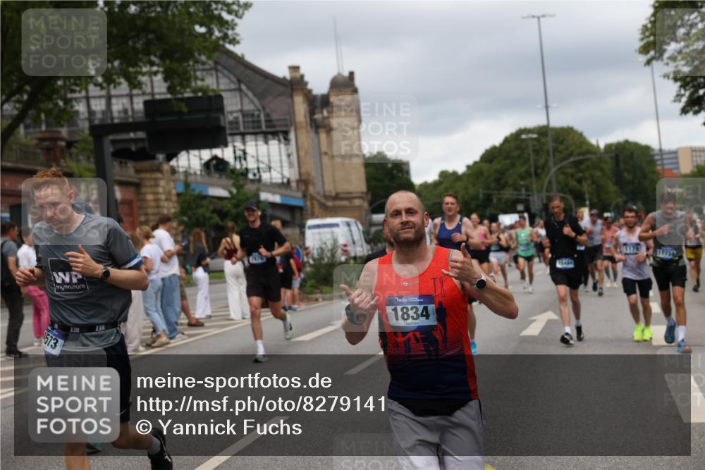 29.06.2025 - hella hamburg halbmarathon Yannick Fuchs http://msf.ph/oto/8279141 29.06.2025 10:49:36 20KM 1179, 1193, 1834, 2612, 3037, 3058, 3668, 4249, 4897, 5643, 5672, 6569, 6591, 6924, 7147, 7221, 7594, 7976, 8255, 8573, 8691, 9361, 9562, 10582, 11039, 11231, 12196, 12248, 12545, 13234, 13236, 13470, 14365, 15184, 15300, 15484, 15584, 15818, 15884, 16108, 16176, 16213, 16334, 16401, 16521, 16609, 16786, 17133, 17259, 17603, 17615, 17640, 17642, 17734, 17940, 18064, 18212, 18290, 18741, 18746, 18835, 19047, 19120 meine-sportfotos.de