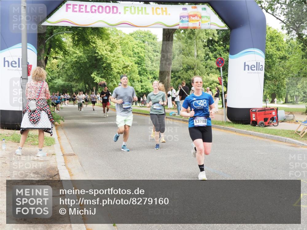 29.06.2025 - hella hamburg halbmarathon MichiJ http://msf.ph/oto/8279160 29.06.2025 10:57:28 Zwischen KM18-KM19 2990, 3691, 5423, 9975, 13788, 14015, 14488, 15307, 15586, 15700, 16134, 16437, 17128, 17472, 18493 meine-sportfotos.de