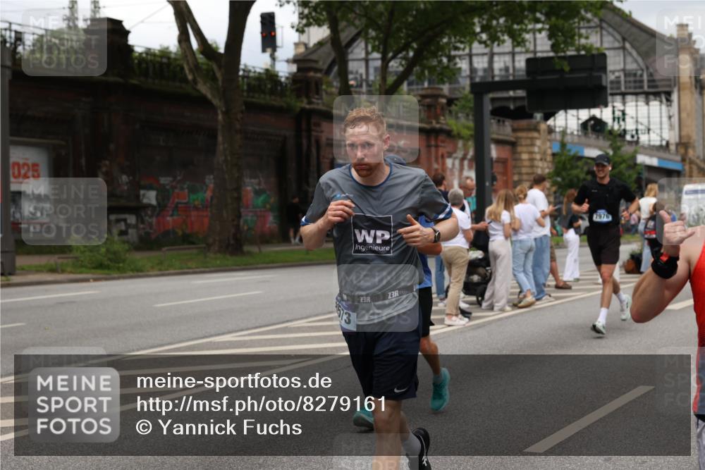 29.06.2025 - hella hamburg halbmarathon Yannick Fuchs http://msf.ph/oto/8279161 29.06.2025 10:49:36 20KM 1179, 1193, 1834, 2612, 3037, 3058, 3668, 4249, 4897, 5643, 5672, 6569, 6591, 6924, 7147, 7221, 7594, 7976, 8255, 8573, 8691, 9361, 9562, 10582, 11039, 11231, 12196, 12248, 12545, 13234, 13236, 13470, 14365, 15184, 15300, 15484, 15584, 15818, 15884, 16108, 16176, 16213, 16334, 16401, 16521, 16609, 16786, 17133, 17259, 17603, 17615, 17640, 17642, 17734, 17940, 18064, 18212, 18290, 18741, 18746, 18835, 19047, 19120 meine-sportfotos.de
