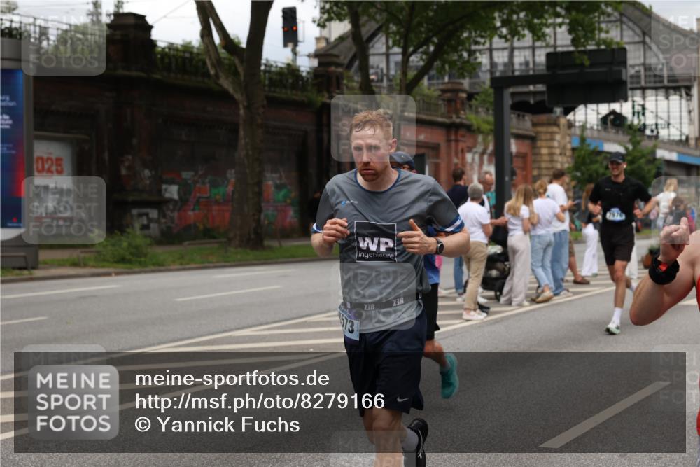 29.06.2025 - hella hamburg halbmarathon Yannick Fuchs http://msf.ph/oto/8279166 29.06.2025 10:49:36 20KM 1179, 1193, 1834, 2612, 3037, 3058, 3668, 4249, 4897, 5643, 5672, 6569, 6591, 6924, 7147, 7221, 7594, 7976, 8255, 8573, 8691, 9361, 9562, 10582, 11039, 11231, 12196, 12248, 12545, 13234, 13236, 13470, 14365, 15184, 15300, 15484, 15584, 15818, 15884, 16108, 16176, 16213, 16334, 16401, 16521, 16609, 16786, 17133, 17259, 17603, 17615, 17640, 17642, 17734, 17940, 18064, 18212, 18290, 18741, 18746, 18835, 19047, 19120 meine-sportfotos.de