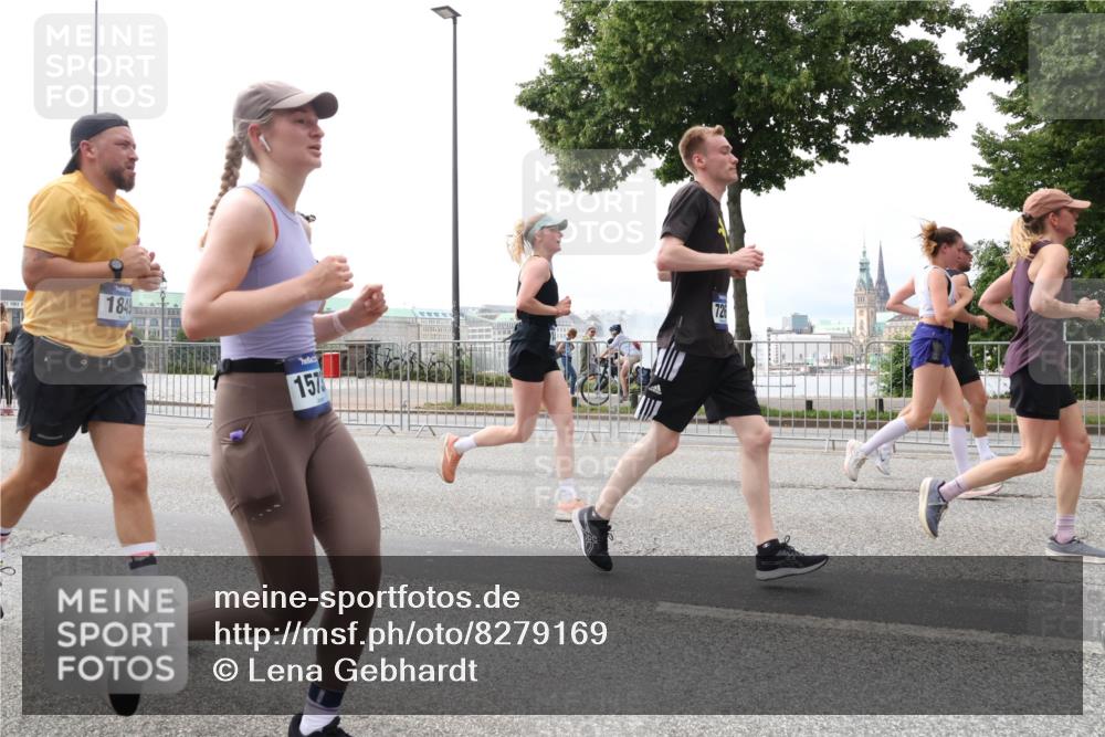29.06.2025 - hella hamburg halbmarathon Lena Gebhardt http://msf.ph/oto/8279169 29.06.2025 10:35:13 Lombardsbrücke 1849, 15, 726, 1284, 1497, 1717, 1821, 1849, 2001, 2198, 2355, 2376, 2751, 3130, 3409, 3828, 3958, 4333, 4564, 4703, 4704, 4884, 4965, 5027, 5531, 5793, 6029, 6189, 6310, 6335, 6365, 6379, 6397, 6471, 6746, 6803, 6859, 7020, 7267, 7299, 7927, 8249, 8296, 8369, 8567, 8793, 9122, 9248, 9470, 10358, 10393, 10464, 10531, 10565, 10606, 11122, 11233, 11320, 11359, 11565, 11646, 11838, 11839, 11886, 12019, 12062, 12236, 12326, 12382, 12764 meine-sportfotos.de