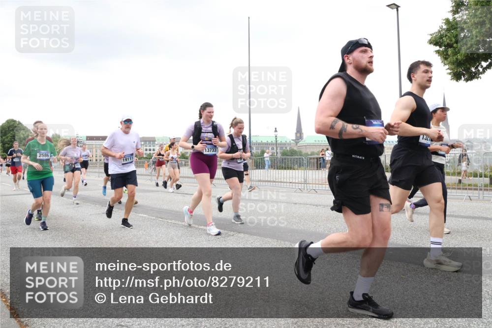 29.06.2025 - hella hamburg halbmarathon Lena Gebhardt http://msf.ph/oto/8279211 29.06.2025 10:54:51 Lombardsbrücke 2586, 19111, 13733, 1321, 1198, 1949, 2084, 2244, 2532, 2566, 2586, 2632, 3002, 3274, 3761, 3795, 3857, 4191, 4192, 4971, 5185, 5216, 5392, 5500, 5727, 5882, 5933, 5993, 6023, 6279, 6839, 6944, 6982, 7238, 7986, 8012, 8186, 9130, 9521, 9596, 10109, 10331, 10471, 10686, 11033, 11226, 11287, 11567, 11569, 11737, 11788, 11908, 12147, 12148, 12240, 12268, 12270, 12930, 13272, 13283, 13548, 13944, 13945, 13979, 13980, 14515 meine-sportfotos.de