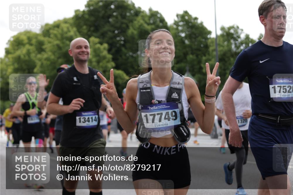 29.06.2025 - hella hamburg halbmarathon Jannik Wohlers http://msf.ph/oto/8279217 29.06.2025 10:34:52 Lombardsbrücke 1284, 1497, 1717, 1849, 2198, 2376, 2751, 3409, 3828, 3958, 4564, 4703, 4704, 5027, 5531, 6029, 6189, 6365, 6471, 6803, 6859, 7267, 7927, 8249, 8296, 10393, 10531, 10565, 11233, 11320, 11359, 11565, 11838, 11839, 11886, 12062, 12326, 12338, 12625, 13414, 13537, 13539, 13623, 14392, 14735, 15211, 15405, 15601, 15704, 15783, 16002, 16010, 16431, 16690, 16778, 16860, 17526, 17690, 17749, 17935, 18054, 18269, 18375, 18823, 19061 meine-sportfotos.de