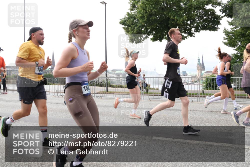 29.06.2025 - hella hamburg halbmarathon Lena Gebhardt http://msf.ph/oto/8279221 29.06.2025 10:35:13 Lombardsbrücke 1849, 157, 1284, 1497, 1717, 1821, 1849, 2001, 2198, 2355, 2376, 2751, 3130, 3409, 3828, 3958, 4333, 4564, 4703, 4704, 4884, 4965, 5027, 5531, 5793, 6029, 6189, 6310, 6335, 6365, 6379, 6397, 6471, 6746, 6803, 6859, 7020, 7267, 7299, 7927, 8249, 8296, 8369, 8567, 8793, 9122, 9248, 9470, 10358, 10393, 10464, 10531, 10565, 10606, 11122, 11233, 11320, 11359, 11565, 11646, 11838, 11839, 11886, 12019, 12062, 12236, 12326, 12382, 12764 meine-sportfotos.de