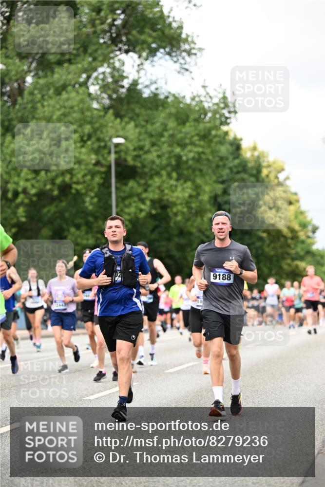 29.06.2025 - hella hamburg halbmarathon Dr. Thomas Lammeyer http://msf.ph/oto/8279236 29.06.2025 10:36:43 Kennedybrücke 1237, 1640, 1647, 2268, 3022, 3660, 3670, 3753, 4857, 5110, 5783, 5871, 5941, 6228, 6252, 6312, 6315, 6642, 7387, 7468, 7531, 7749, 7789, 8625, 8840, 8914, 9010, 9188, 9206, 9542, 9765, 10013, 10111, 10203, 10354, 10470, 10624, 10828, 11076, 11205, 11248 meine-sportfotos.de