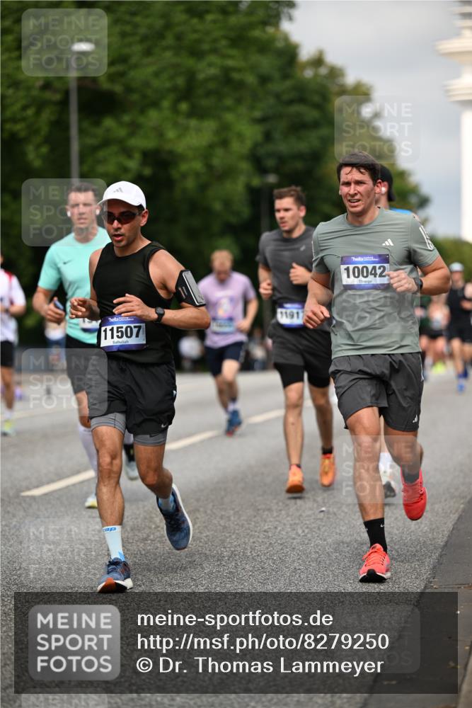 29.06.2025 - hella hamburg halbmarathon Dr. Thomas Lammeyer http://msf.ph/oto/8279250 29.06.2025 10:15:44 Kennedybrücke 1062, 1166, 1790, 2661, 3837, 4227, 5254, 7370, 7474, 7571, 8368, 9254, 10042, 10428 meine-sportfotos.de