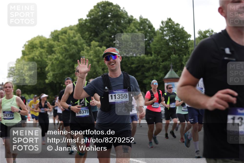 29.06.2025 - hella hamburg halbmarathon Jannik Wohlers http://msf.ph/oto/8279252 29.06.2025 10:34:53 Lombardsbrücke 1497, 1717, 1821, 2198, 2376, 2751, 3828, 3958, 4564, 4703, 4704, 5027, 5531, 5793, 6029, 6189, 6365, 6471, 6803, 6859, 7267, 7927, 8249, 8296, 10393, 10531, 10565, 11233, 11320, 11359, 11565, 11838, 11839, 11886, 12062, 12326, 12338, 12625, 13414, 13537, 13539, 14392, 14735, 15211, 15405, 15601, 15704, 15783, 16002, 16010, 16431, 16690, 16860, 17526, 17690, 17749, 17935, 18054, 18269, 18375, 18823, 19061 meine-sportfotos.de