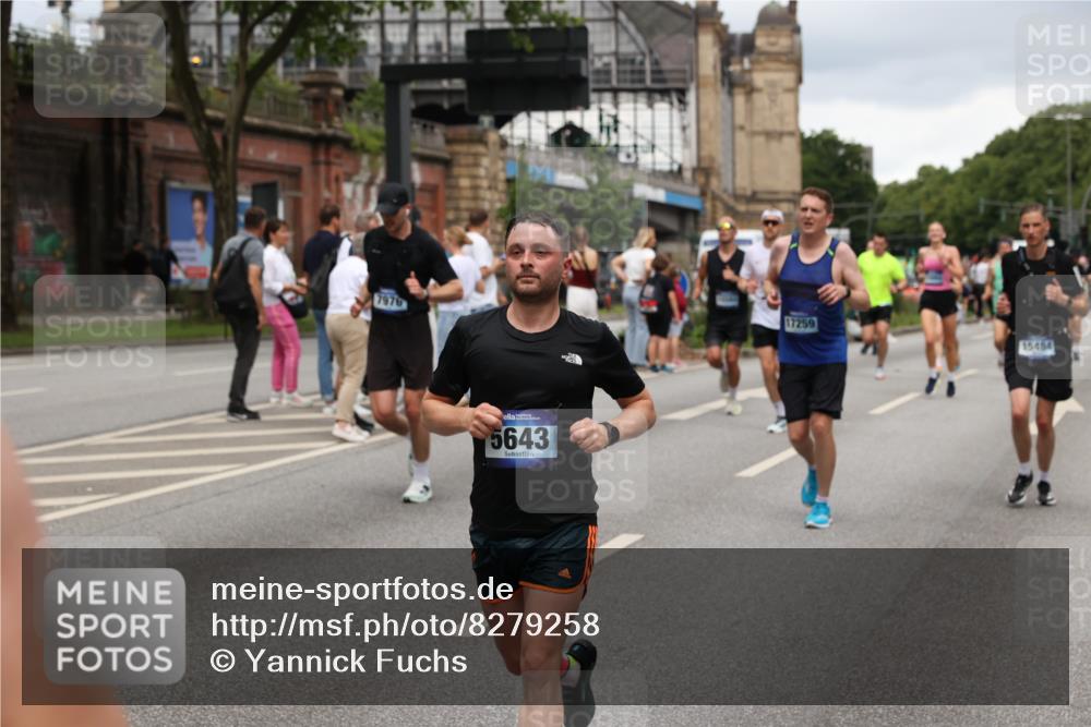 29.06.2025 - hella hamburg halbmarathon Yannick Fuchs http://msf.ph/oto/8279258 29.06.2025 10:49:37 20KM 1179, 1193, 1834, 2612, 3037, 3058, 3668, 4249, 4897, 5643, 5672, 6569, 6591, 6924, 7147, 7221, 7594, 7976, 8255, 8573, 8691, 9361, 9562, 10582, 11039, 11231, 12196, 12545, 13234, 13236, 13470, 13474, 14365, 15184, 15300, 15484, 15584, 15818, 15884, 16176, 16213, 16401, 16521, 16609, 16786, 17133, 17259, 17615, 17640, 17642, 17734, 17940, 18064, 18212, 18290, 18741, 18746, 18835, 19047, 19120 meine-sportfotos.de