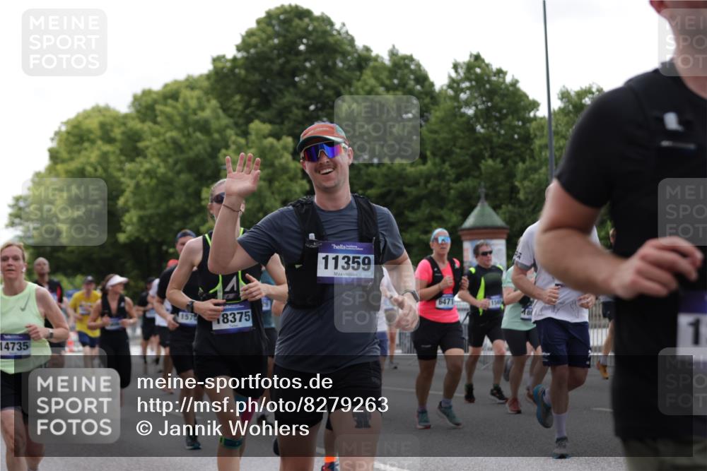 29.06.2025 - hella hamburg halbmarathon Jannik Wohlers http://msf.ph/oto/8279263 29.06.2025 10:34:54 Lombardsbrücke 1497, 1717, 1821, 2198, 2376, 2751, 3828, 3958, 4564, 4703, 4704, 5027, 5531, 5793, 6029, 6189, 6365, 6471, 6803, 6859, 7267, 7927, 8249, 8296, 10393, 10531, 10565, 11233, 11320, 11359, 11565, 11838, 11839, 11886, 12062, 12326, 12338, 12625, 13414, 13537, 13539, 14392, 14735, 15211, 15405, 15601, 15704, 15783, 16002, 16010, 16431, 16690, 16860, 17526, 17690, 17749, 17935, 18054, 18269, 18375, 18823, 19061 meine-sportfotos.de