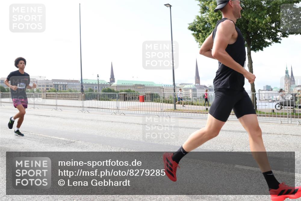 29.06.2025 - hella hamburg halbmarathon Lena Gebhardt http://msf.ph/oto/8279285 29.06.2025 10:11:33 Lombardsbrücke 1328, 1531, 1723, 1866, 1992, 3363, 3837, 4227, 5254, 5379, 5605, 7271, 7571, 8115, 8171, 8206, 8207, 8368, 8561, 8807, 8810, 9119, 9428, 10196, 10372, 10428, 11149, 11321, 11507, 11755, 12286, 12473, 13177, 13203, 13603, 13939, 14008, 14022, 14149, 14384, 15009, 15252, 15797, 15908, 15945, 16383, 17080, 17142, 17638, 17774, 17787, 17866, 18278, 18382, 19172, 19241 meine-sportfotos.de