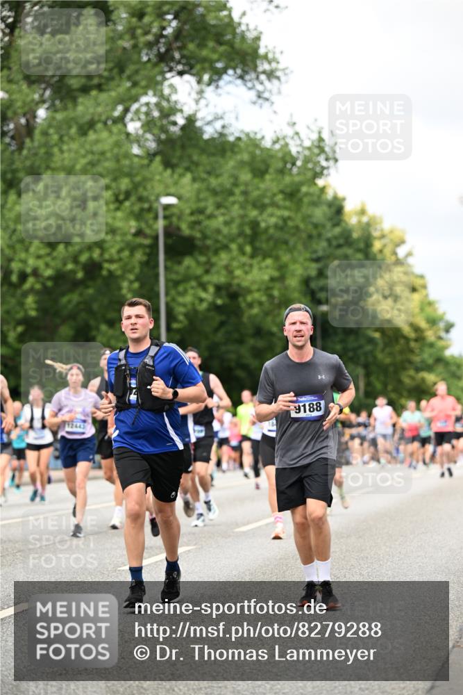 29.06.2025 - hella hamburg halbmarathon Dr. Thomas Lammeyer http://msf.ph/oto/8279288 29.06.2025 10:36:44 Kennedybrücke 1237, 1640, 1647, 2268, 2959, 3022, 3660, 3670, 3753, 4857, 5110, 5783, 5871, 5941, 6228, 6252, 6312, 6315, 6642, 7387, 7468, 7531, 7749, 7789, 8625, 8840, 8914, 9010, 9188, 9206, 9542, 9765, 9812, 10002, 10013, 10111, 10203, 10354, 10470, 10624, 10828, 11076, 11205 meine-sportfotos.de